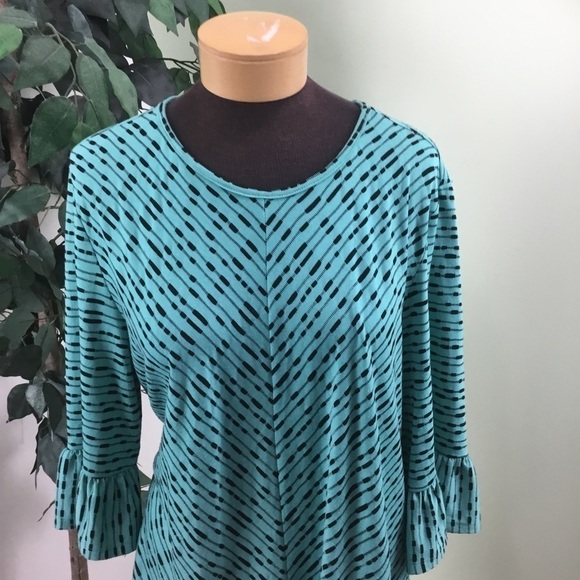 N Touch Large fee an and black three quarter sleeve top - Picture 12 of 12